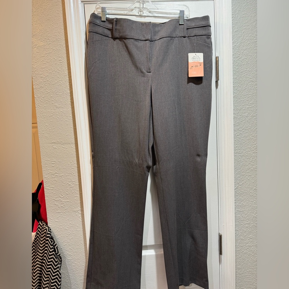 Maurices Women’s IT Fit Bootcut Gray Pants Size 16R